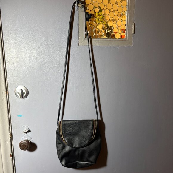 Echo Black Crossbody Bag Zip Top Minimalist Everyday Purse - Picture 2 of 6